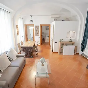 https://home-delite-trevi-fountain.it-romehotels.com