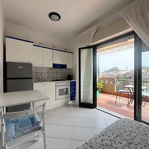 https://suite-gardenia.taorminaitalyhotels.com